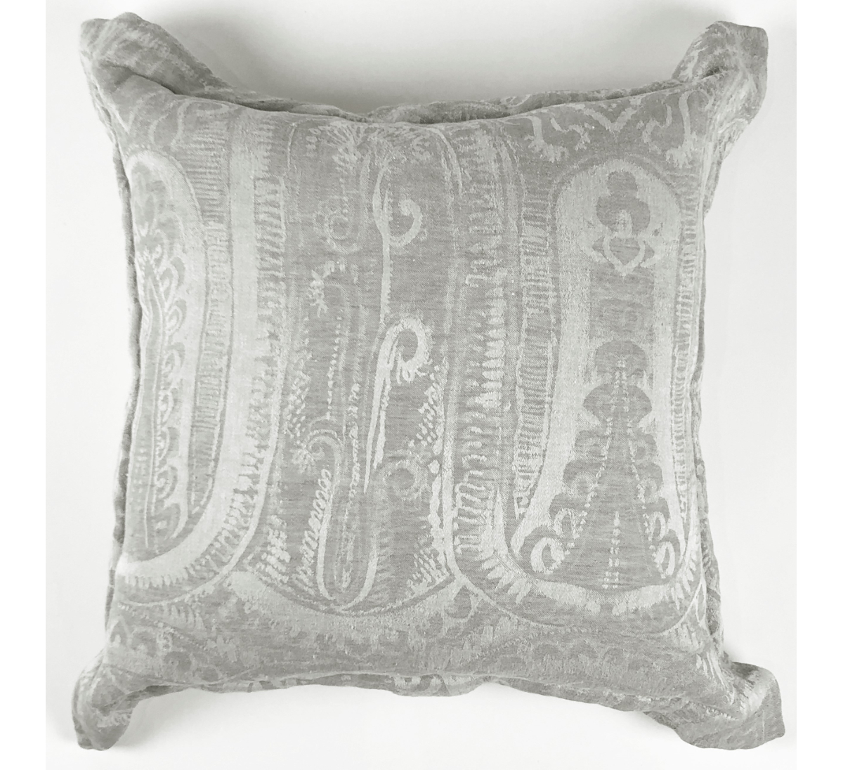 Подушка SAMURAI Dove De Le Cuona, стоимость 32 000 руб. 